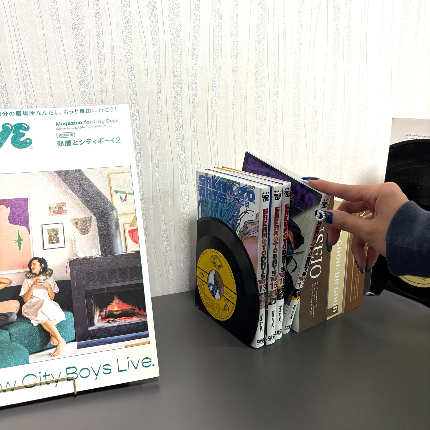 COMIC STAND